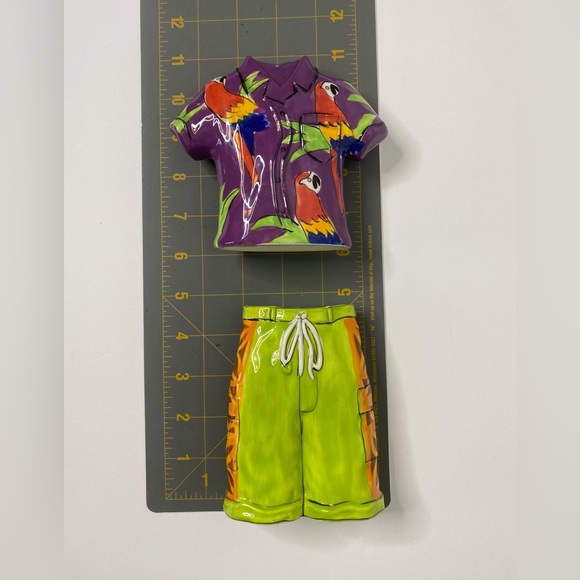 Clay Art Salt & Pepper shakers shaped like Hawaiian Shirt & Pants - Picture 8 of 8